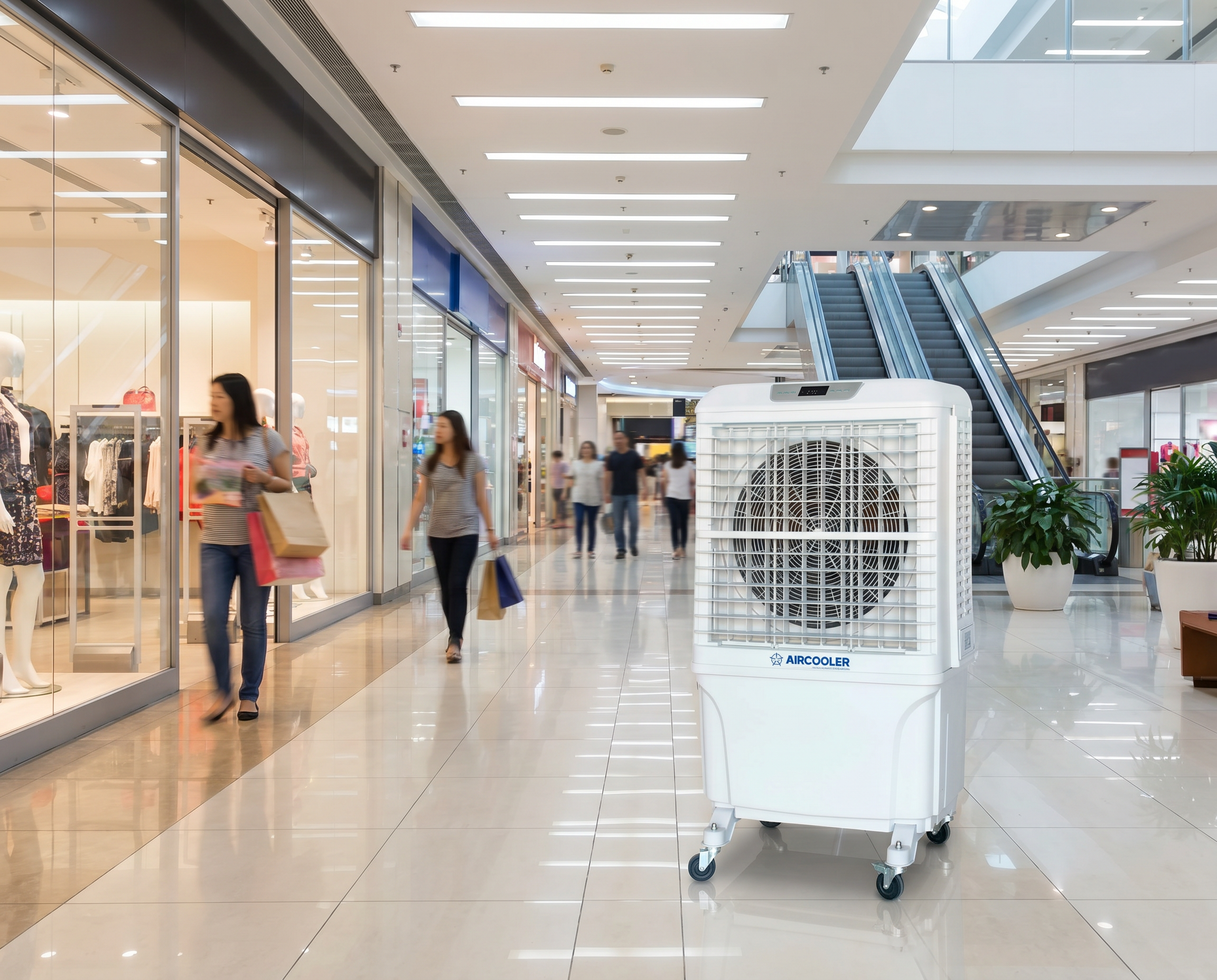 Air cooler portátil climatizando pasillos de centro comercial. Sistemas de enfriamiento evaporativo para espacios amplios